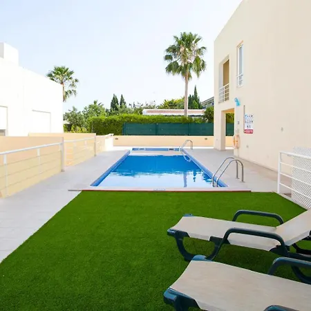 The Concierge - Patroves Pool House Apartmán