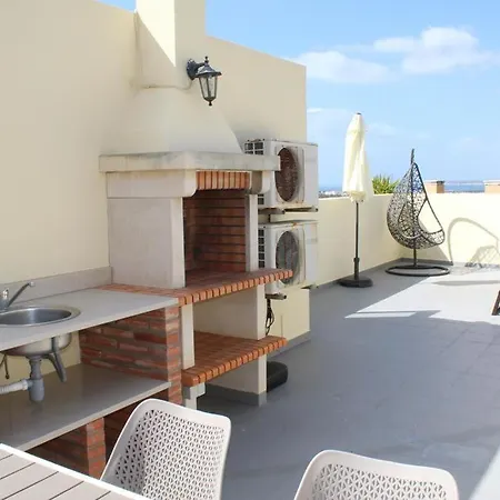 The Concierge - Patroves Pool House Apartmán
